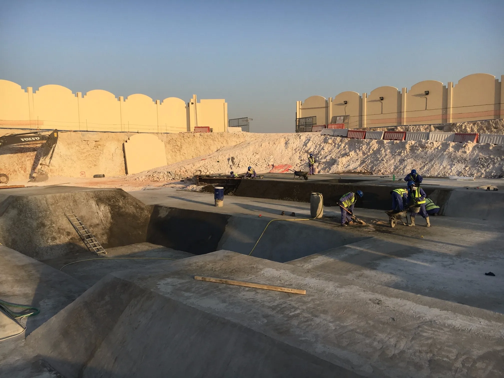 هيكل خرساني مسلح: أعمدة وجسور وبلاطات، قطر