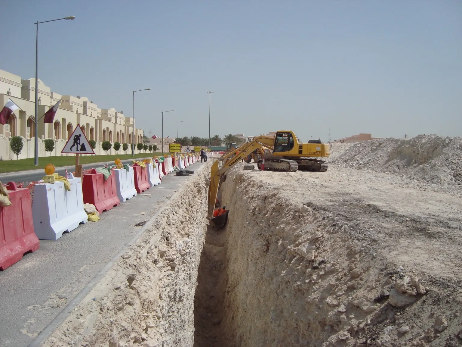 حفر خنادق لشبكات الخدمات، قطر